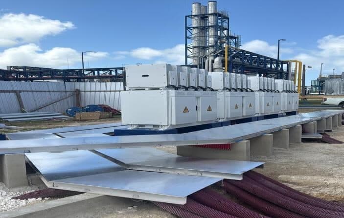 Sistema de almacenamiento BESS en la planta generadora de CEPM